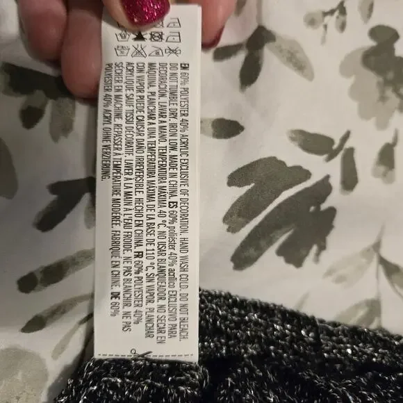 Endless Rose Cold Shoulder black sweater shoulder cut out flare sleeve witchcore - Picture 10 of 10